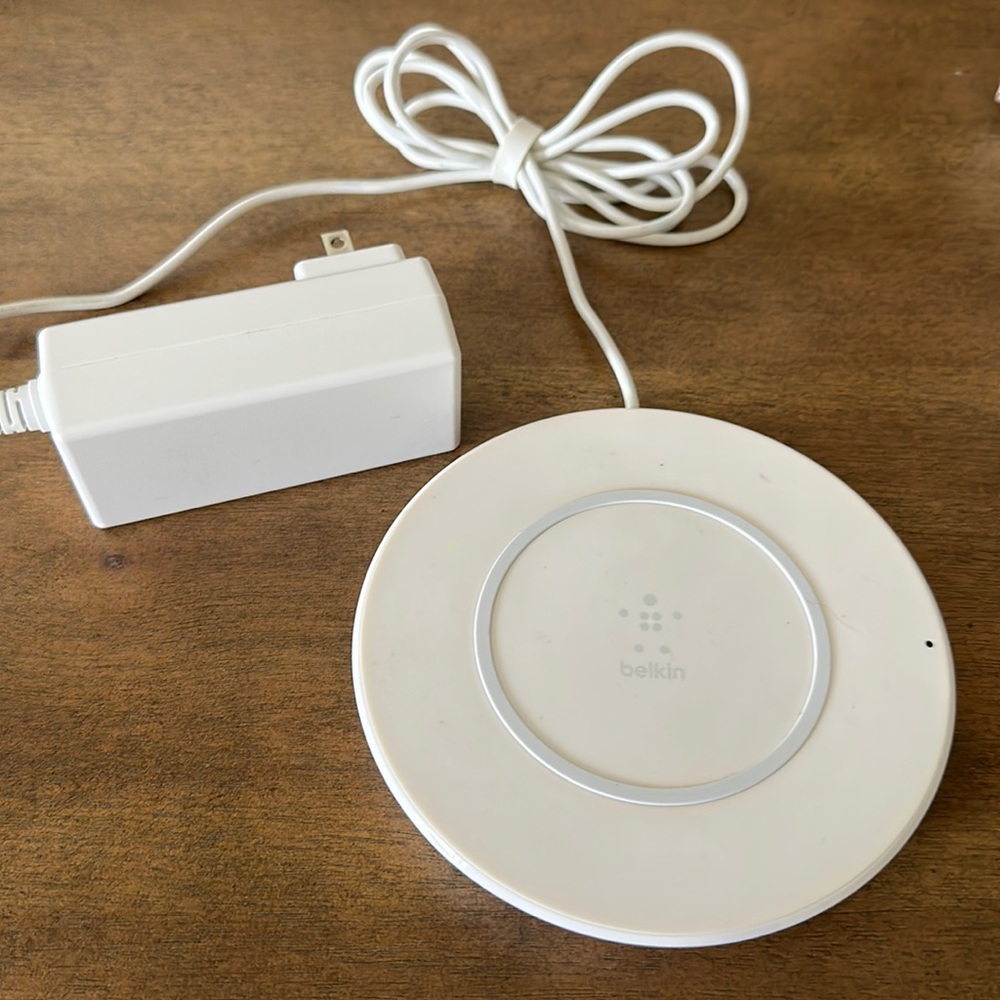 Belkin Charger - just lay your iPhone on it - light will turn green.